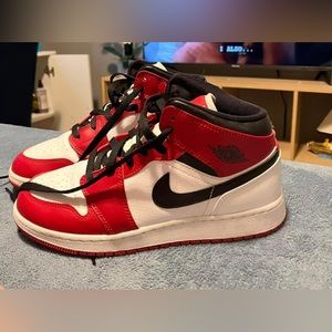 Varsity Red Air Jordan 1 Size 6.5 in mens/ 8 in womens